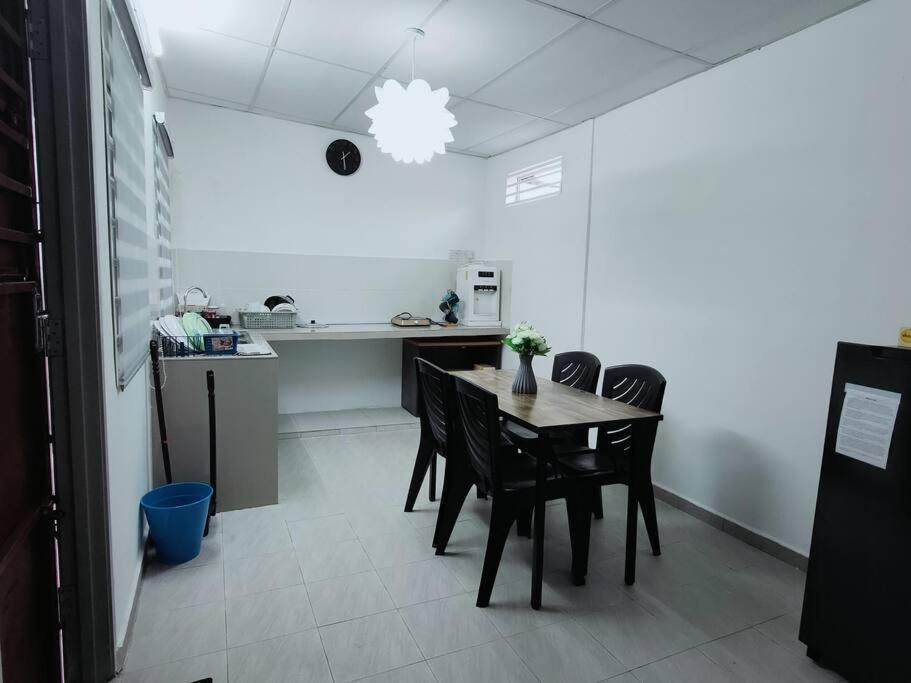Casa Aira Cozy & Comfy * Kampong Kepayang
